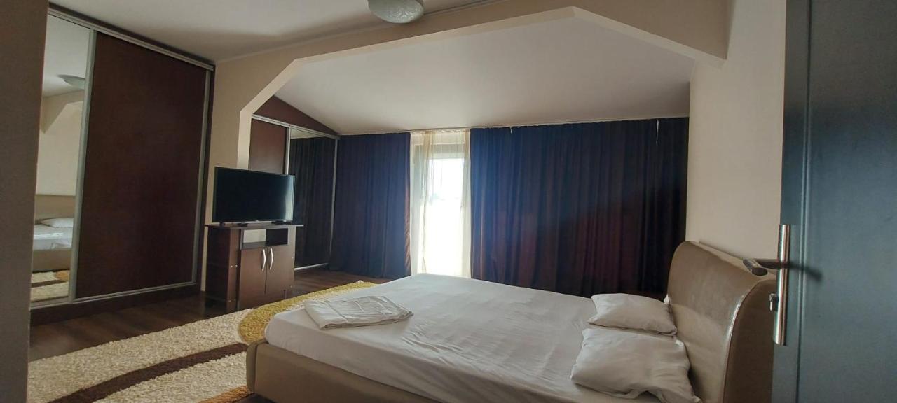 Jolie Suites Брэила Экстерьер фото